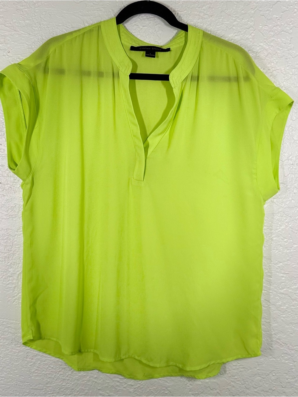 Cynthia Steffe Blouse Cap Sleeve Lime Green V-Neck Semi-Sheer L